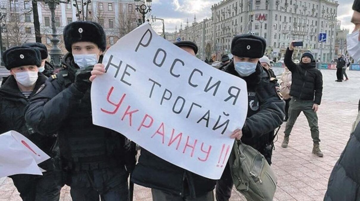 Антивоенные протесты в России побили рекорды по задержанию за десять лет - 24 Канал