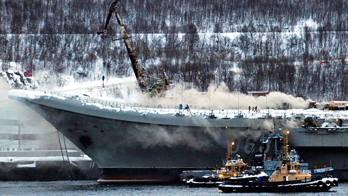 У Росії на крейсері Адмірал Кузнєцов спалахнула пожежа