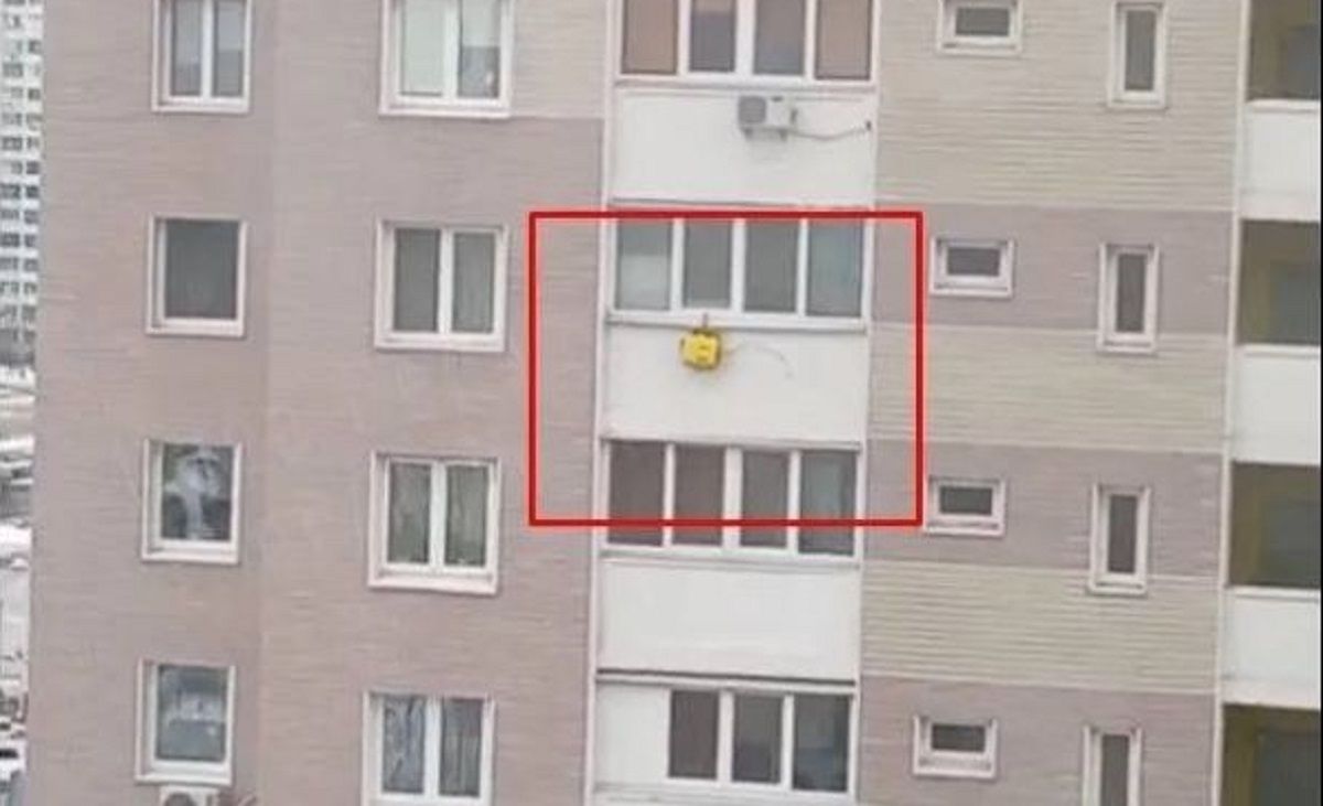  Кияни додумалися повісити генератор на балконі дев'ятого поверху