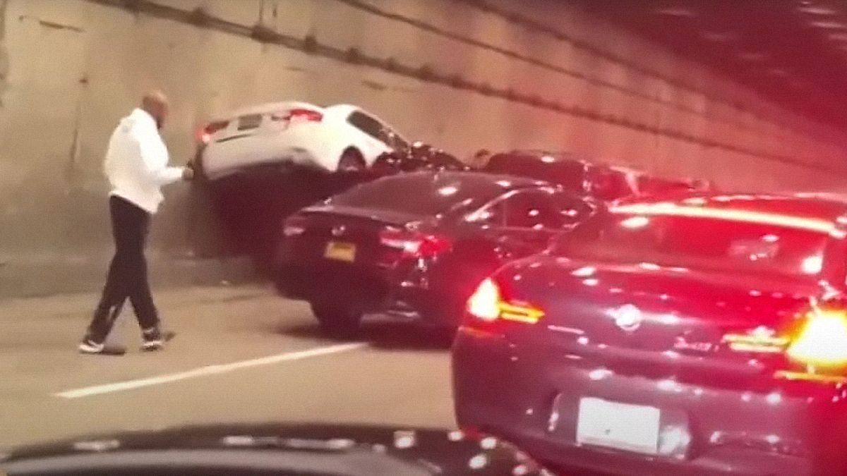 Автопілот Tesla призвів до масштабної аварії
