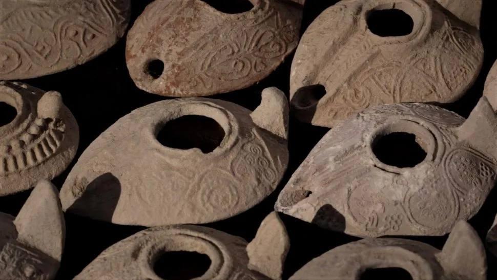 Лампы, найденные в пещере Соломеи