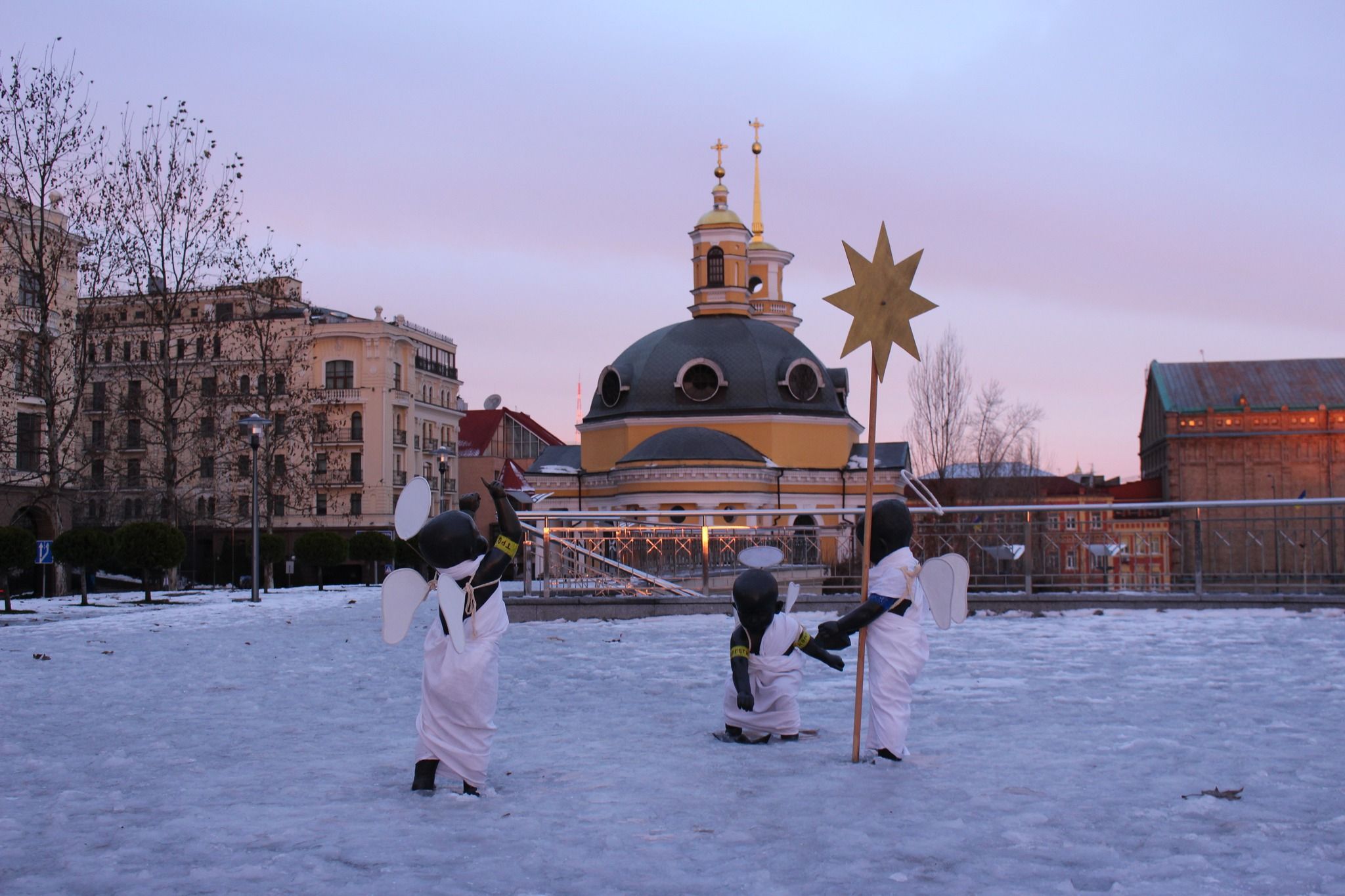 С желтыми повязками и рождественской звездой: маленьких основателей Киева переодели к праздникам - 24 Канал С желтыми повязками и рождественской звездой: маленьких основателей Киева переодели к праздникам - 24 Канал