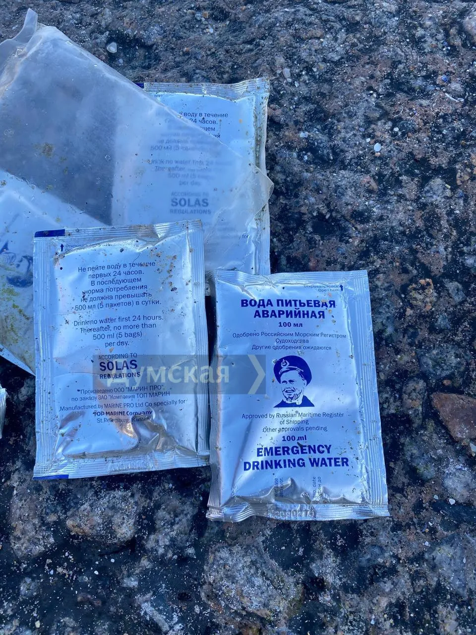 В Одессе на берег выбросило пакеты с водой В Одессе на берег выбросило пакеты с водой