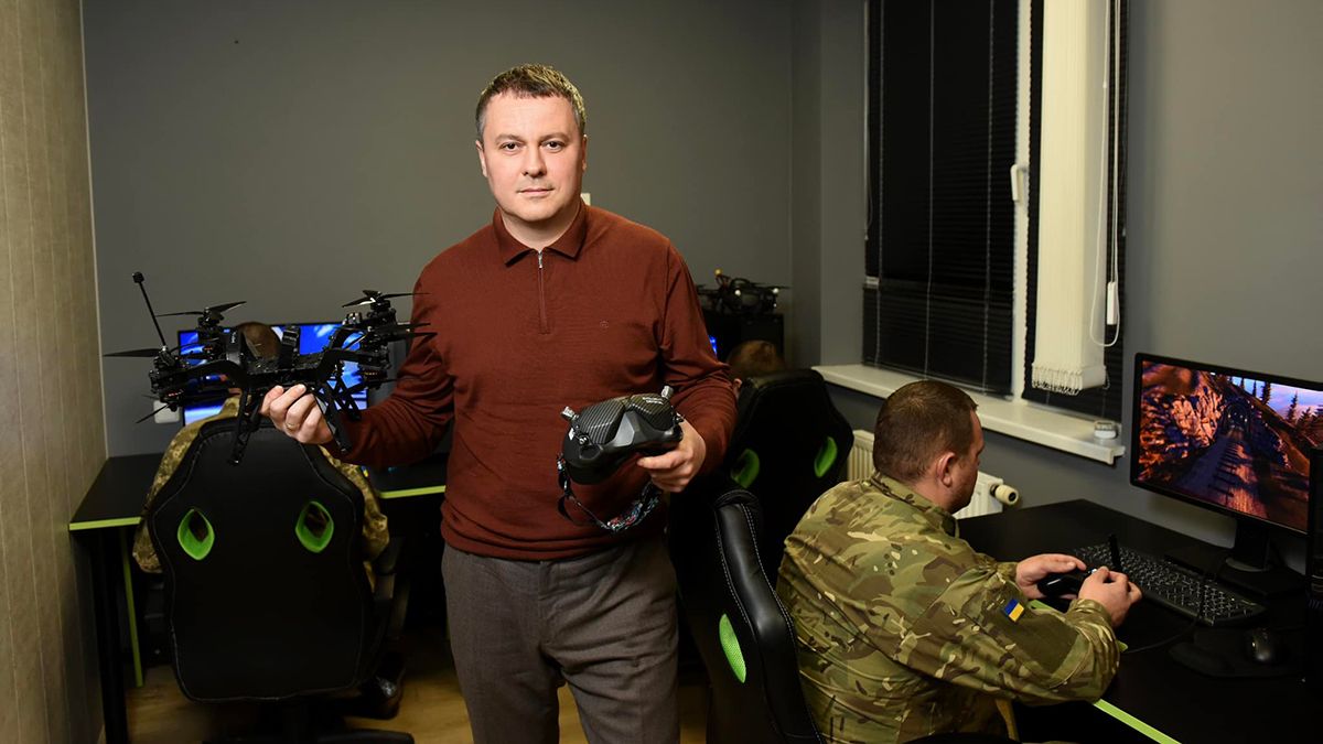 В Україні створюють бойові квадрокоптери та дрони-камікадзе, що здатні вражати "Шахеди"