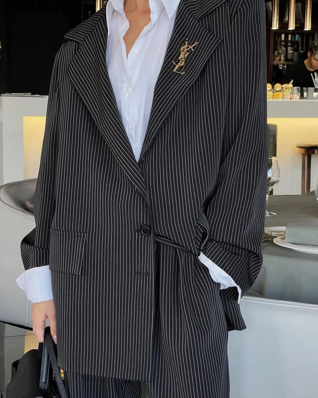 Модні образи з брошкою Модні образи з брошкою