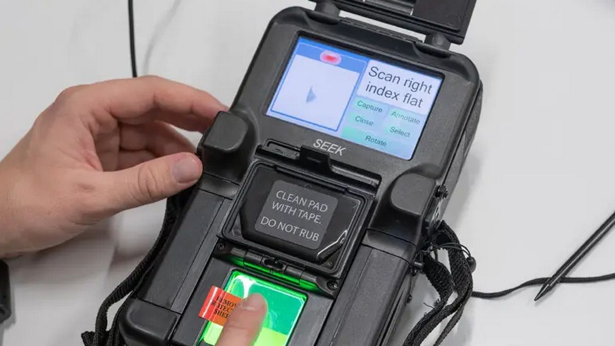 Військовий пристрій США, проданий на аукціоні, містив не видалені дані двох тисяч осіб Військовий пристрій США, проданий на аукціоні, містив не видалені дані двох тисяч осіб