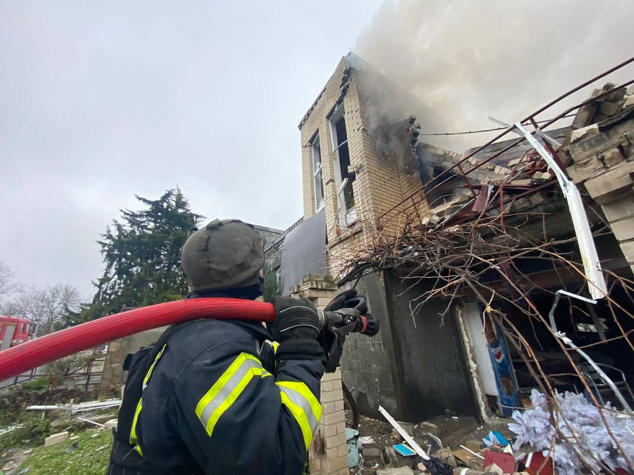 Ворог обстріляв Херсонщину 28.12.2022 – постраждали 3 людини Ворог обстріляв Херсонщину 28.12.2022 – постраждали 3 людини