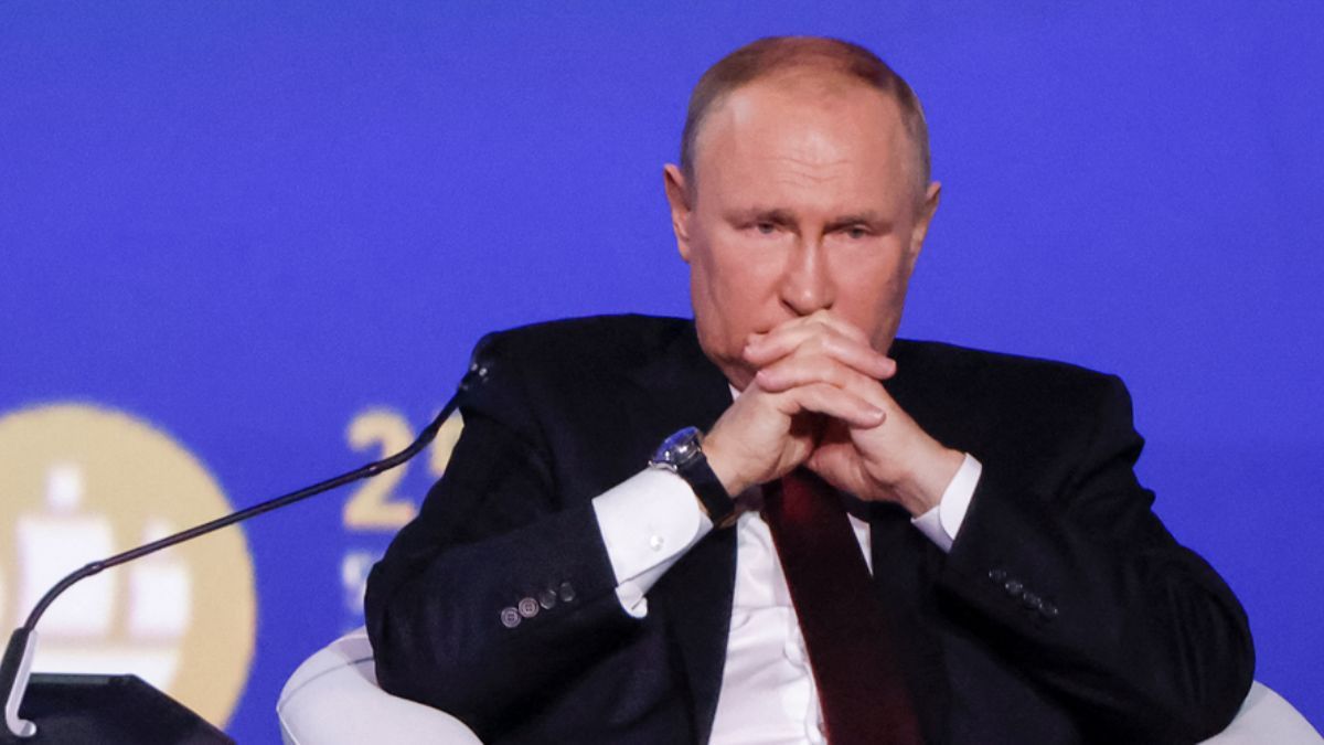 Путин отменяет поездку за поездкой Путин отменяет поездку за поездкой