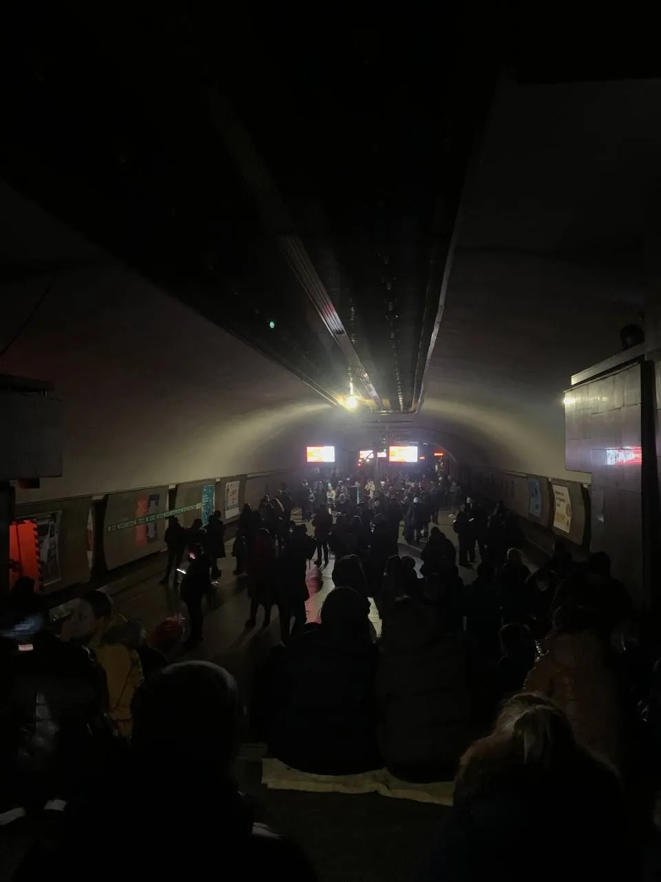  Київське метро під час ракетної атаки