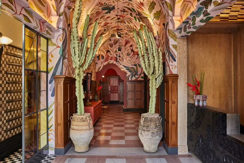 Dezeen назвало 10 найкращих готелів 2022 року: Dezeen назвало 10 найкращих готелів 2022 року: