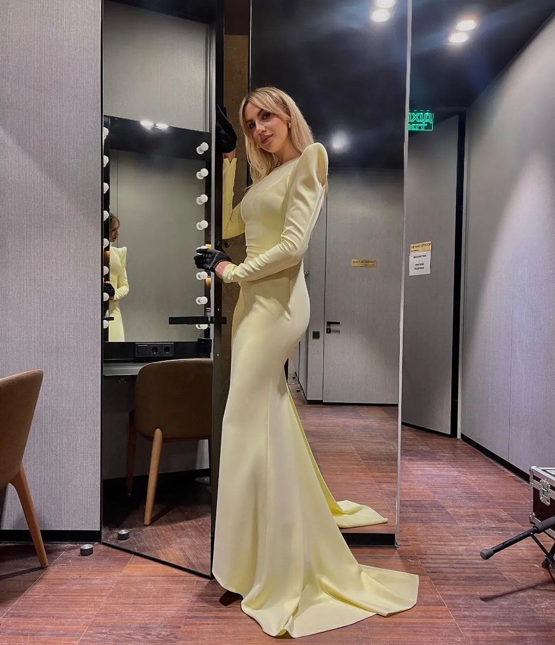 Леся Нікітюк зустріла Новий рік у лимонній сукні Леся Нікітюк зустріла Новий рік у лимонній сукні