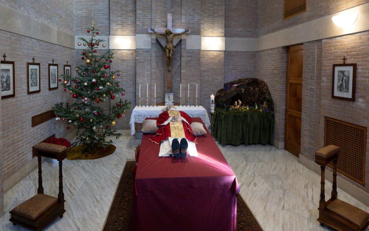 У Ватикані почалася церемонія прощання з Папою Бенедиктом: перші фото та відео - 24 Канал У Ватикані почалася церемонія прощання з Папою Бенедиктом: перші фото та відео - 24 Канал