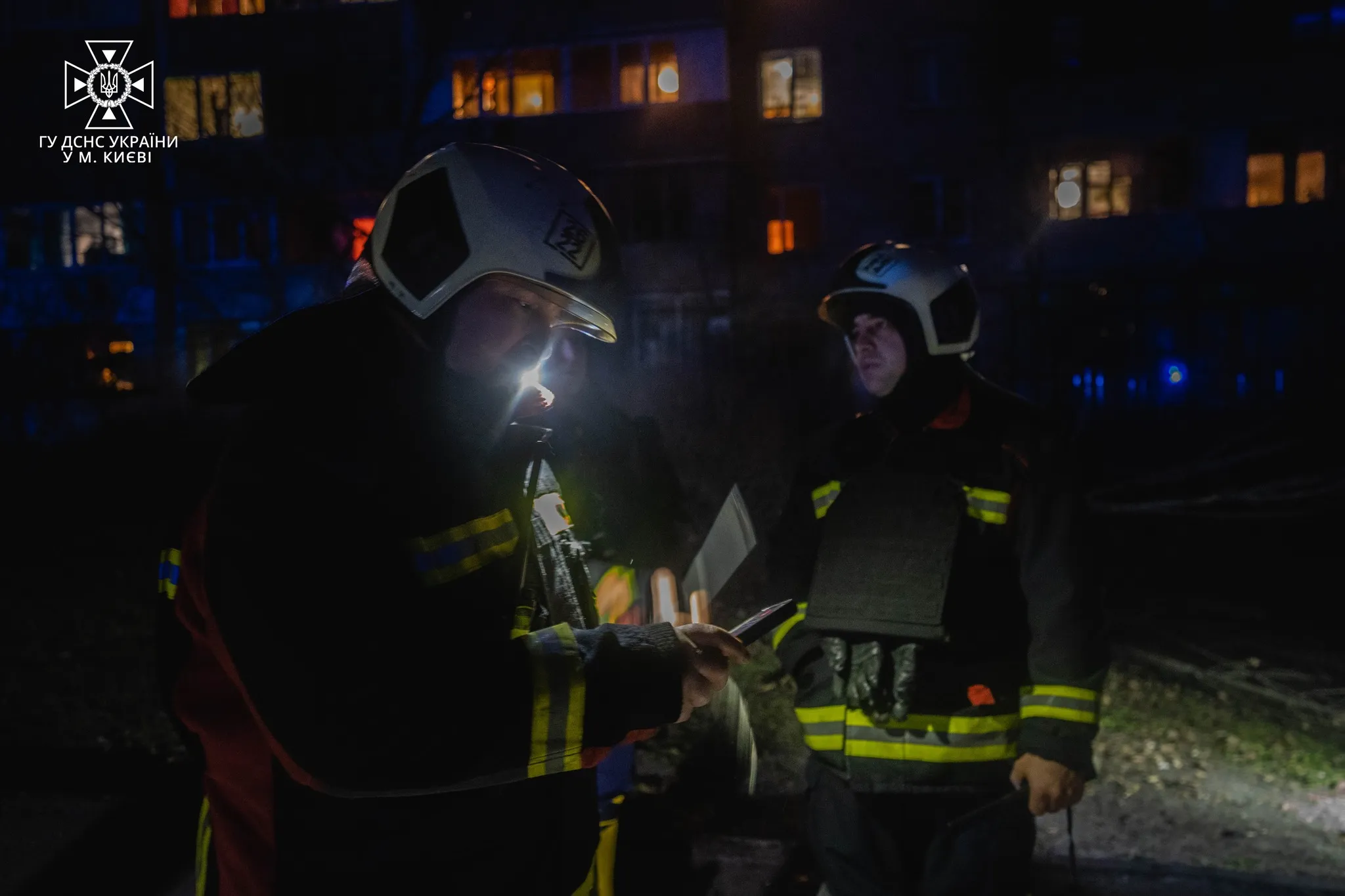 Рятувальники на місці вибуху в Деснянському районі