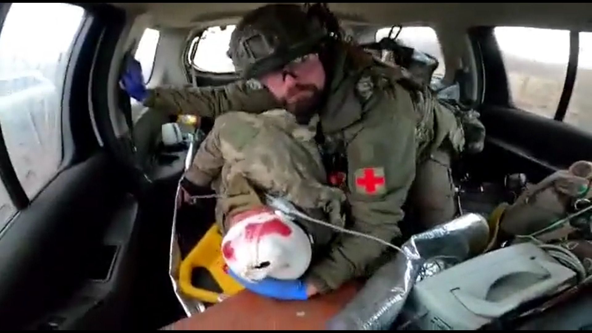 "Все буде добре, житимеш": як польські медики-волонтери евакуйовували пораненого воїна ЗСУ - 24 Канал "Все буде добре, житимеш": як польські медики-волонтери евакуйовували пораненого воїна ЗСУ - 24 Канал