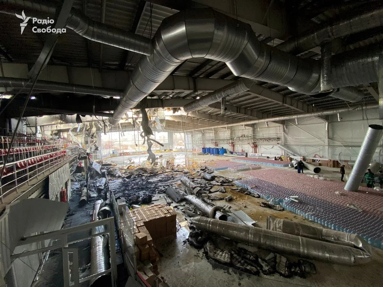 Оккупанты обстреляли ледовую арену в Дружковке Оккупанты обстреляли ледовую арену в Дружковке