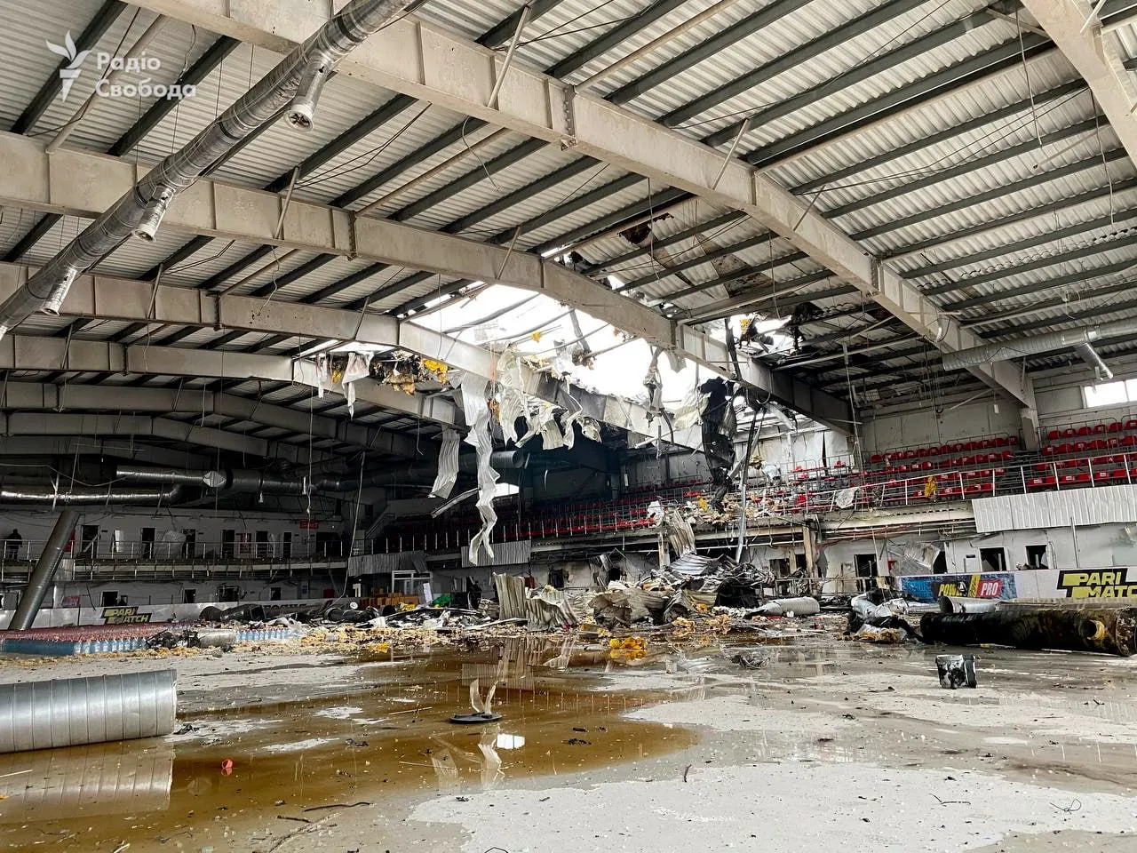 Как выглядит ледовая арена в Дружковке после обстрела Как выглядит ледовая арена в Дружковке после обстрела