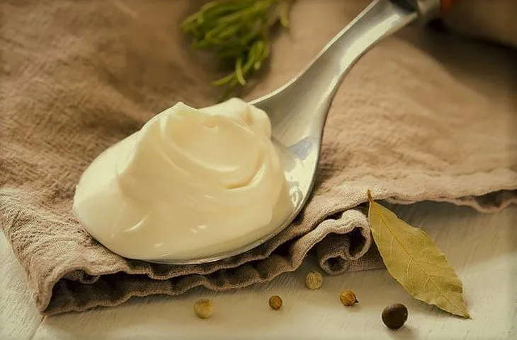 Как отстирать пятно от майонеза Как отстирать пятно от майонеза