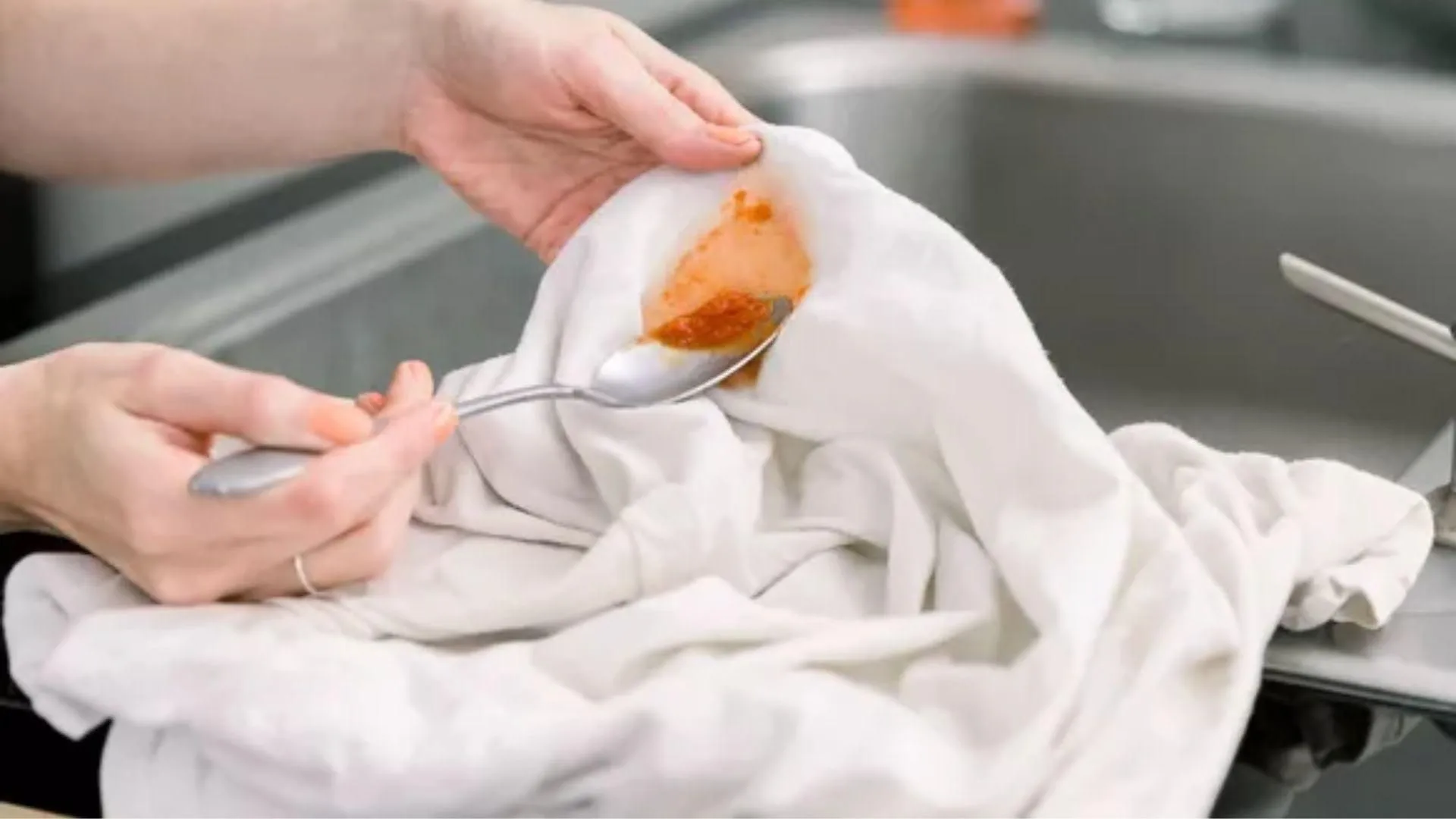 Как отстирать пятно от кетчупа Как отстирать пятно от кетчупа