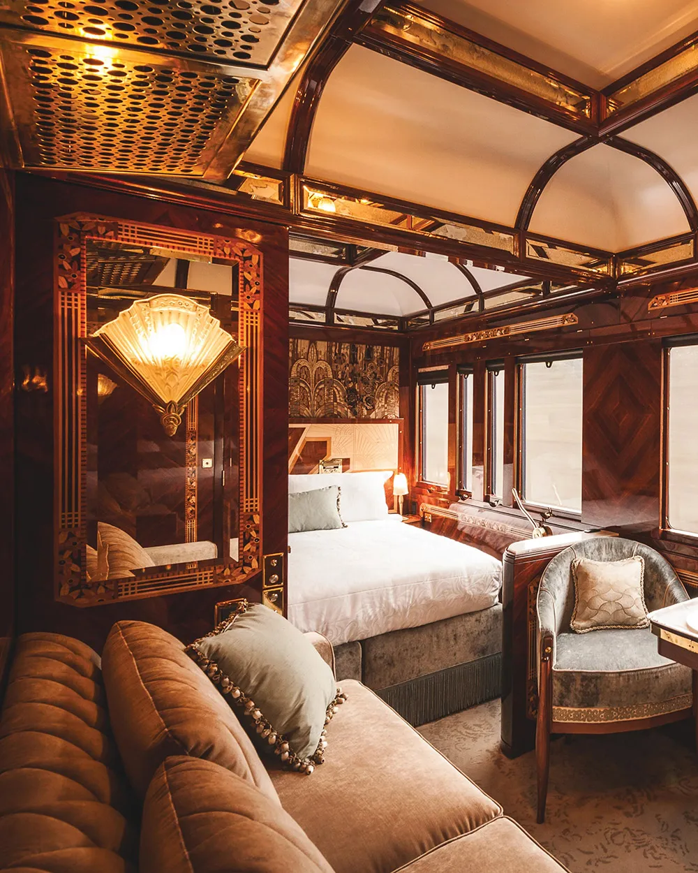 Один із купе у вагоні потяга Venice Simplon-Orient-Express Один із купе у вагоні потяга Venice Simplon-Orient-Express