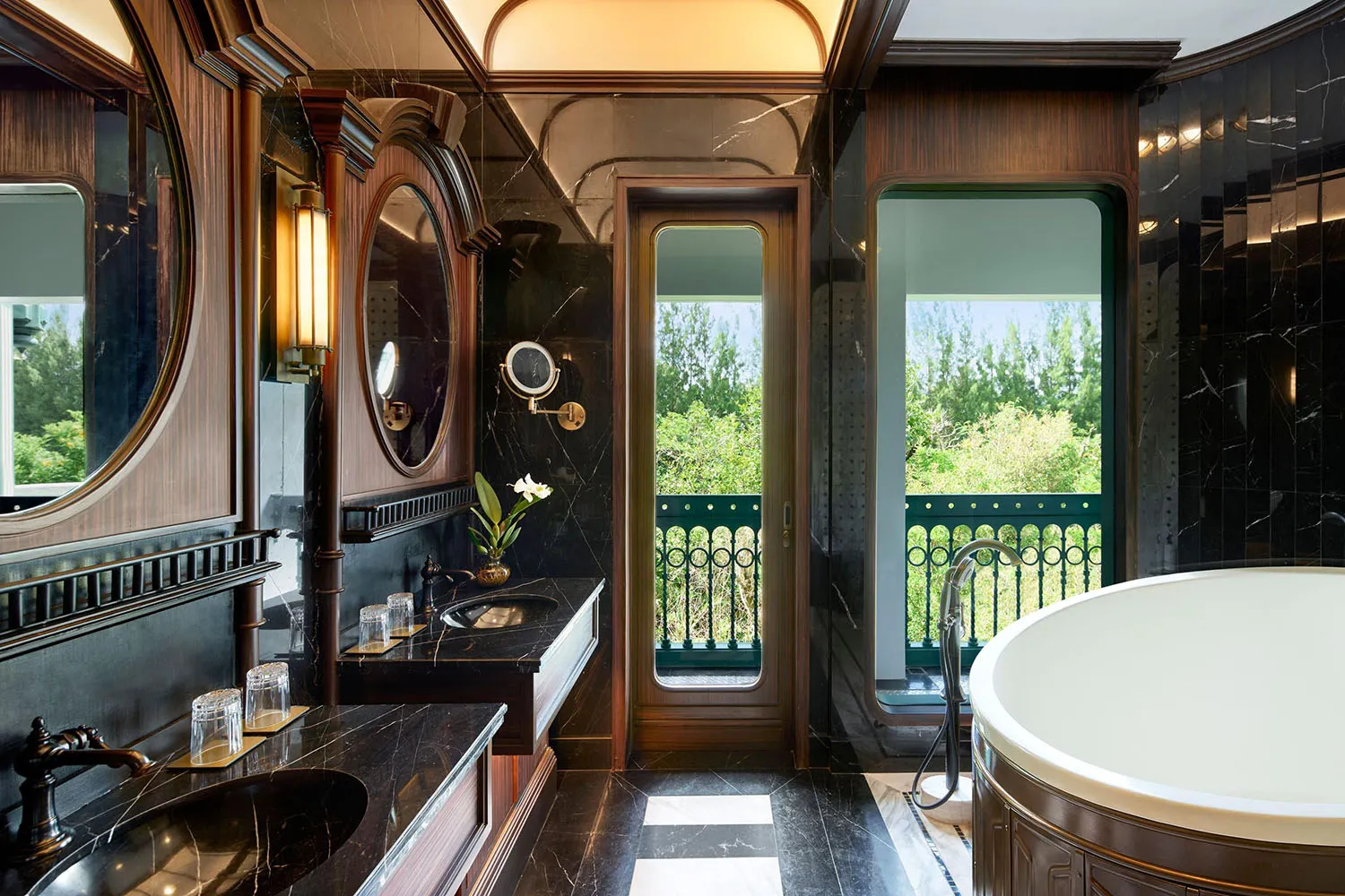 Розкішна ванна кімната у InterContinental Khao Yai Розкішна ванна кімната у InterContinental Khao Yai