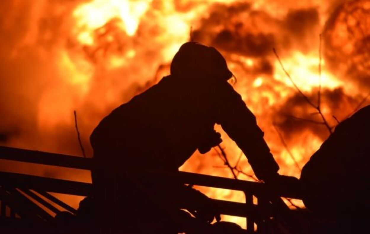 Пожежа біля Курська 7 січня 2023 - горить підстанція, у будинках немає світла- 24 Канал