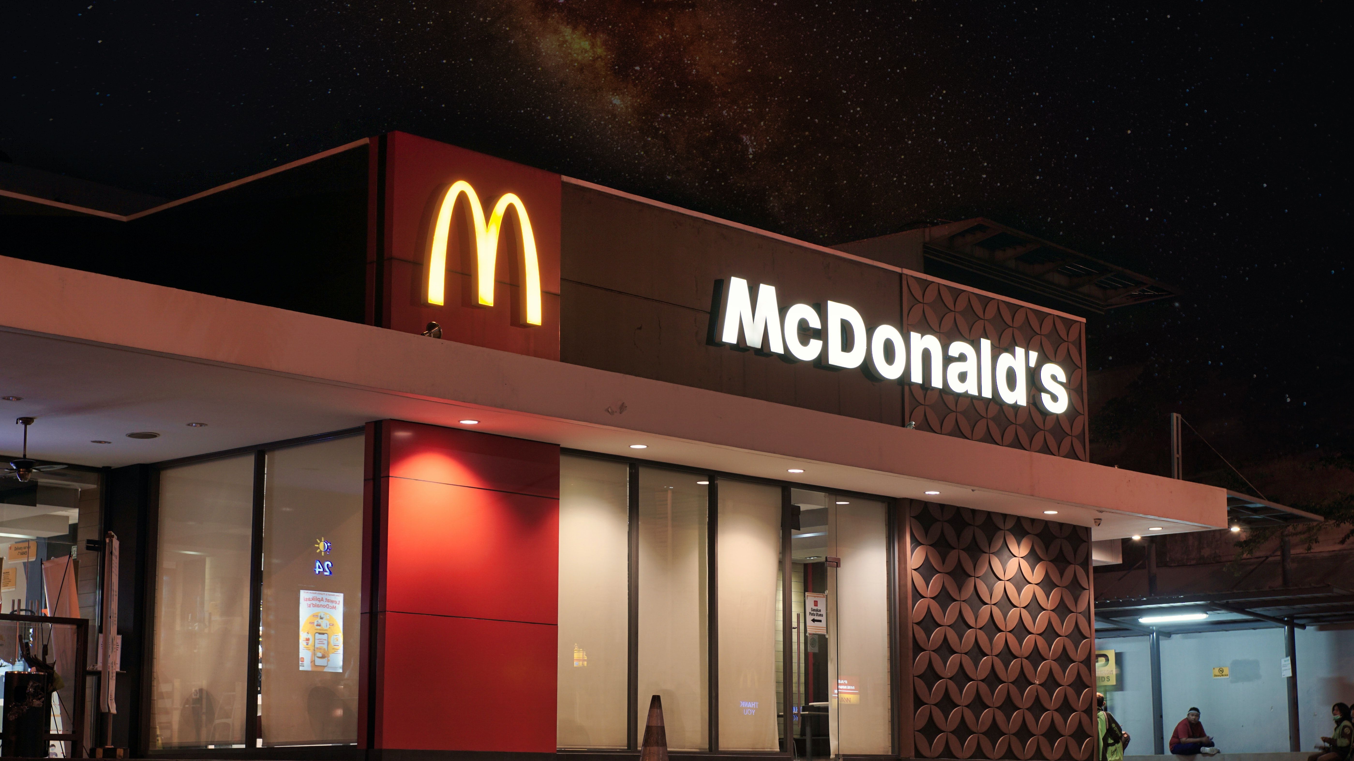 McDonald's планирует сократить штат в 2023 году