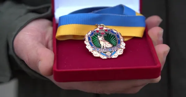 Медаль, якою нагородили Уну