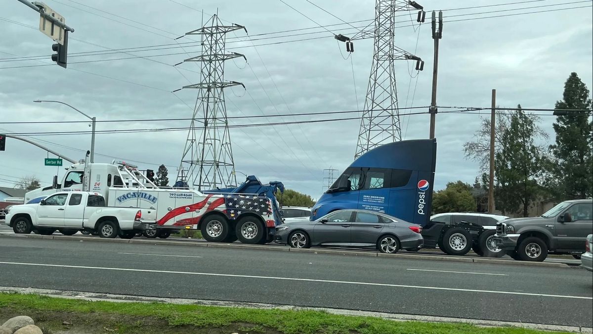 Tesla Semi, похоже, сломалась всего через месяц после начала эксплуатации