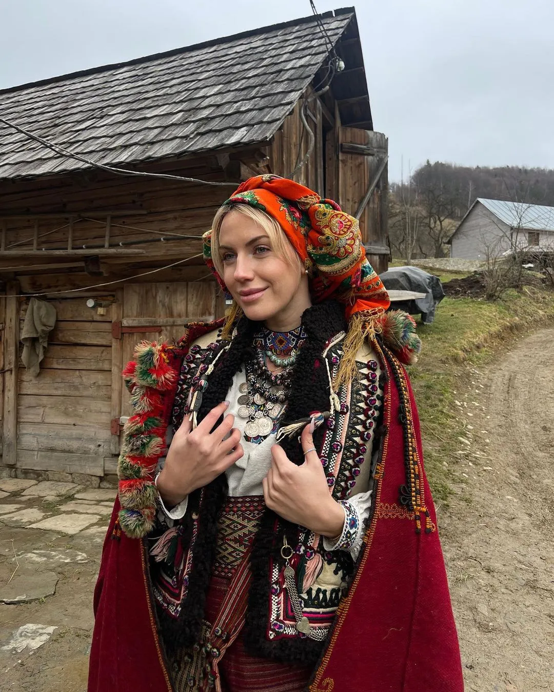 Колоритний аутфіт Лесі Нікітюк Колоритний аутфіт Лесі Нікітюк