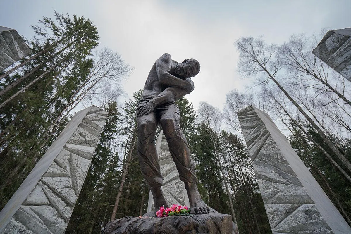 Меморіальний комплекс Катинь Меморіальний комплекс Катинь