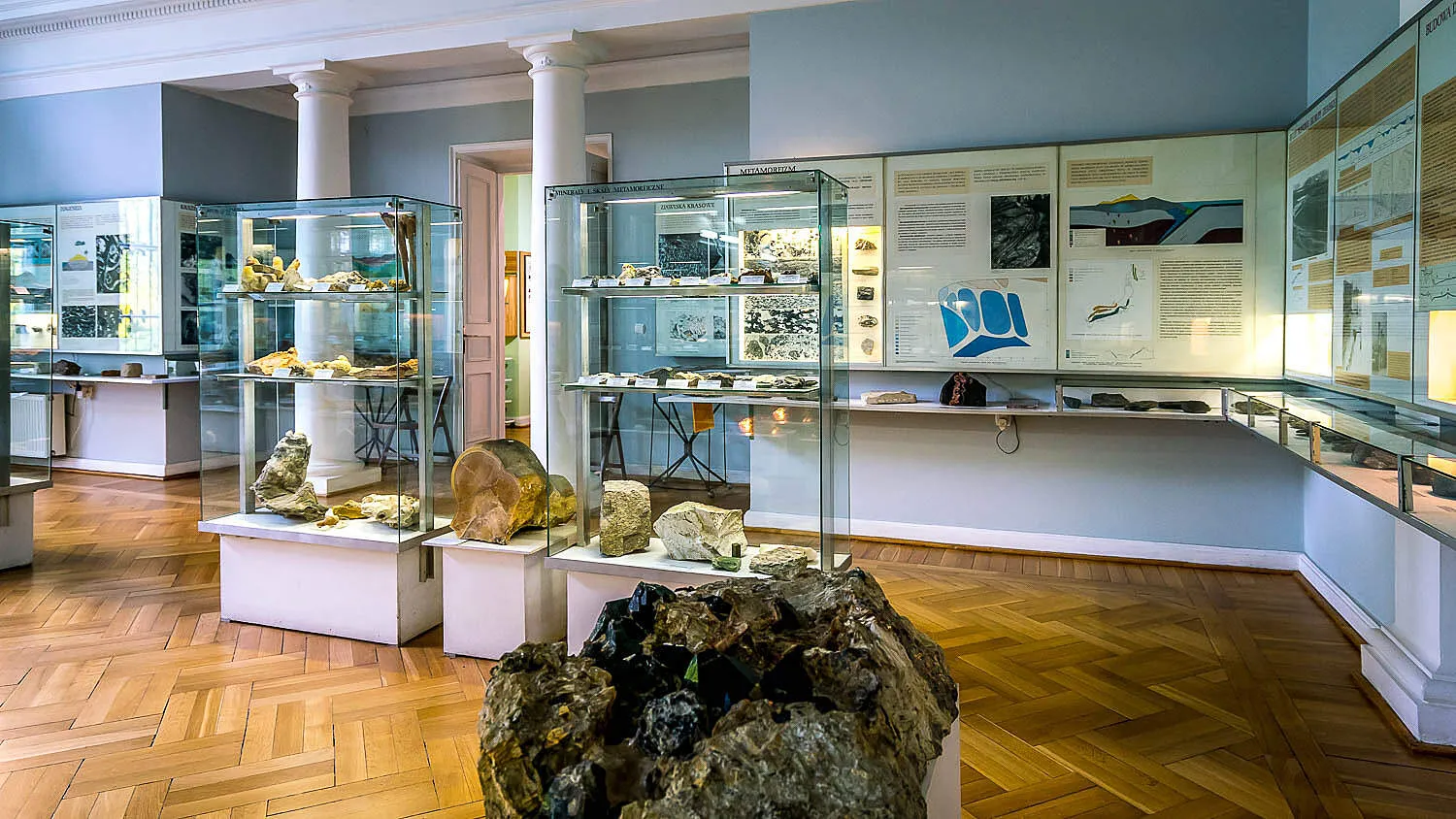 Музей Землі Польської у Варшаві Музей Землі Польської у Варшаві