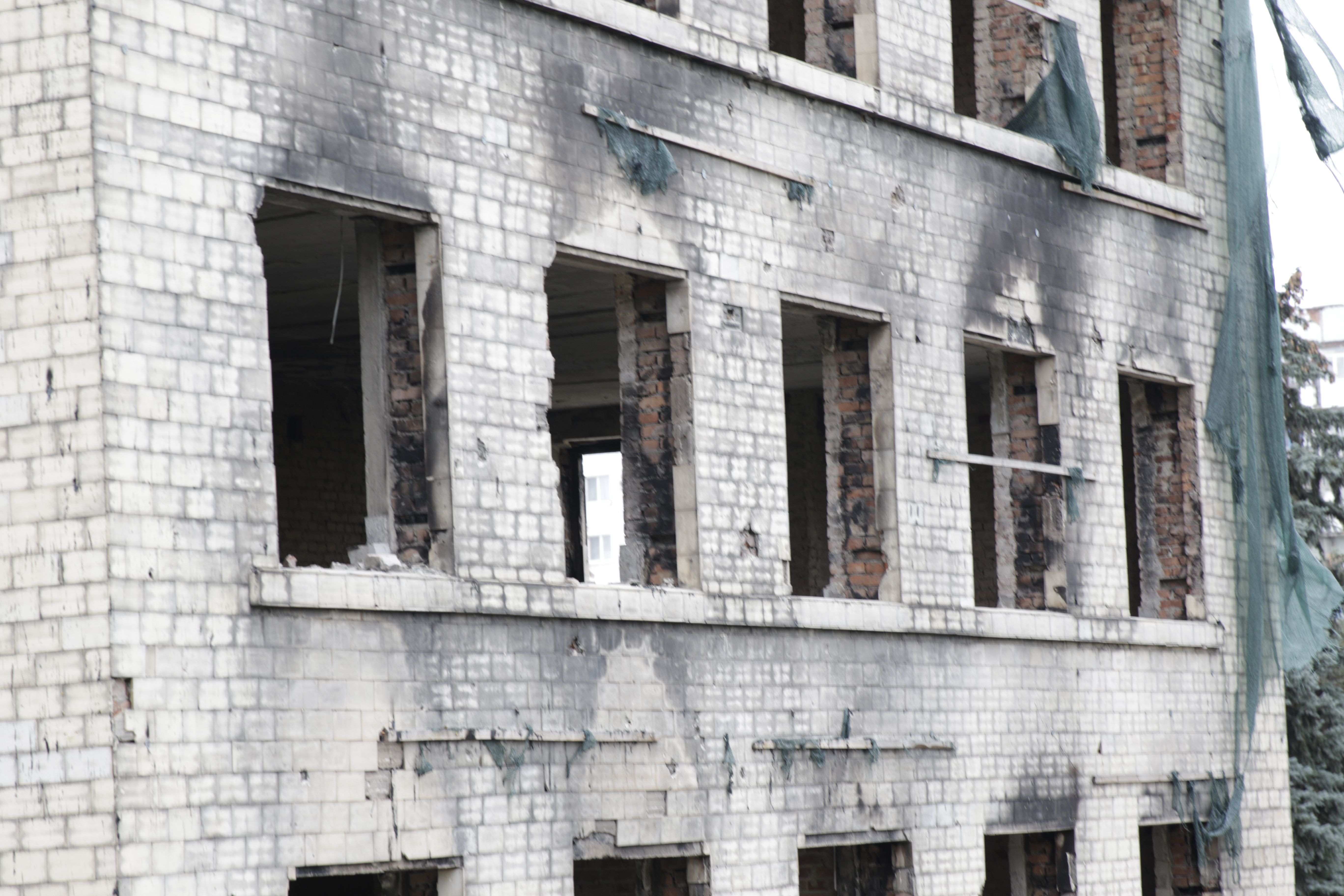 Російські військові обстрілюють будинки цивільних на Луганщині Російські військові обстрілюють будинки цивільних на Луганщині