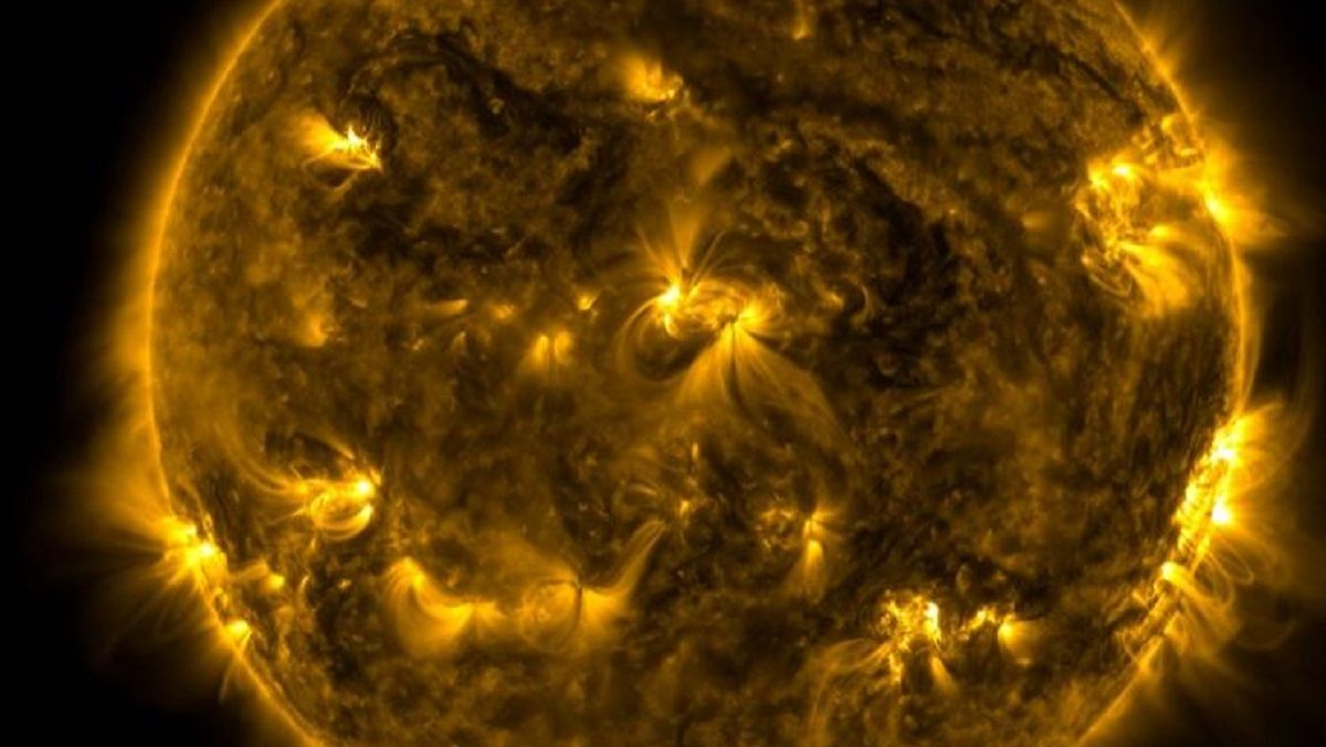 Годинне відео зі 133 днів сонячного циклу