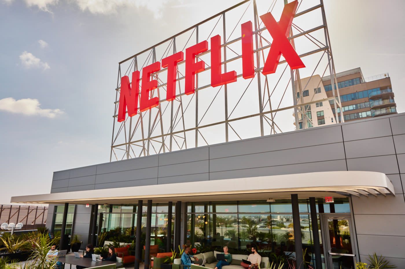 Netflix шукає співробітників, оскільки відкриває інженерний хаб у Польщі Netflix шукає співробітників, оскільки відкриває інженерний хаб у Польщі