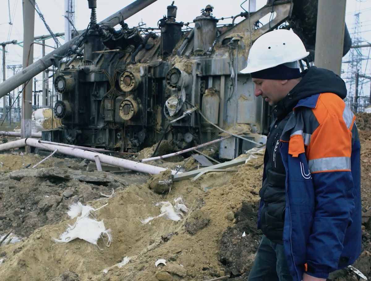 Три ракетных прилета за раз: в Укрэнерго показали видео поврежденной ударом подстанции - 24 Канал Три ракетных прилета за раз: в Укрэнерго показали видео поврежденной ударом подстанции - 24 Канал