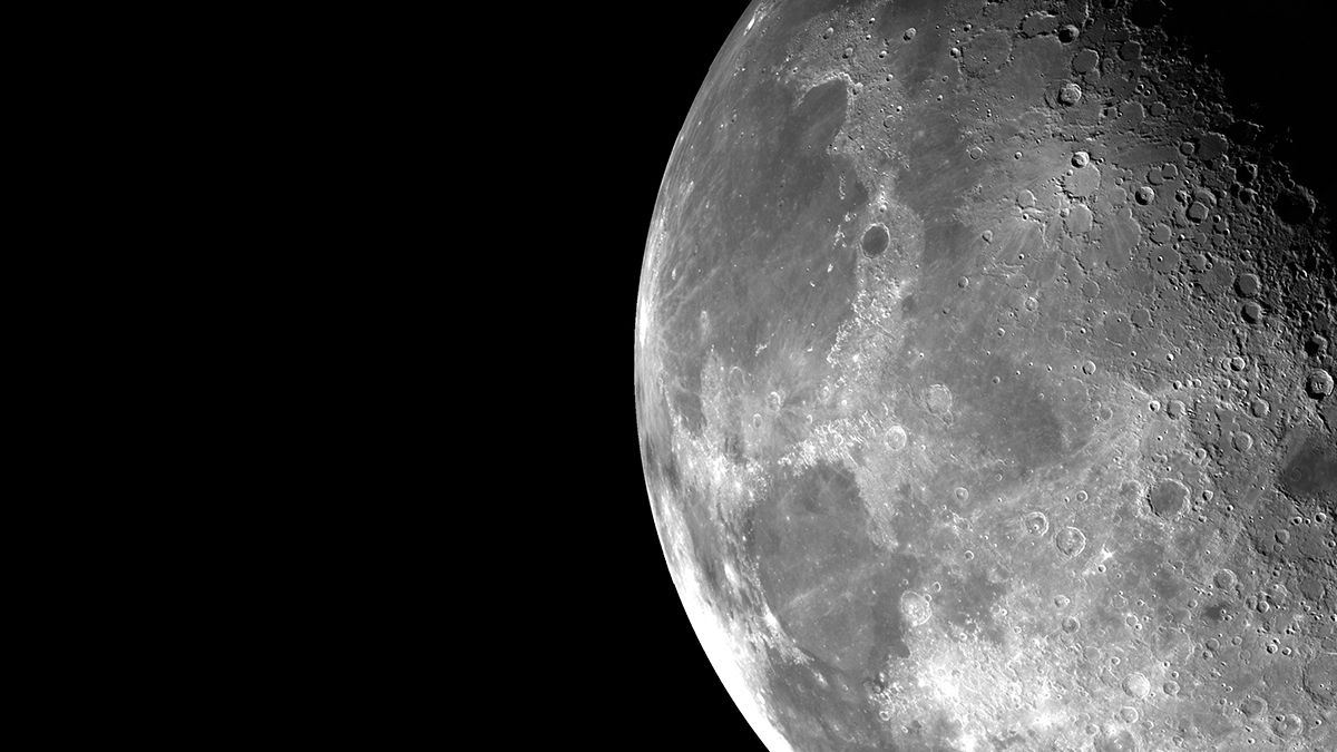 Вчені показали нові фото Місяця, зроблені з найвищою в історії роздільною здатністю