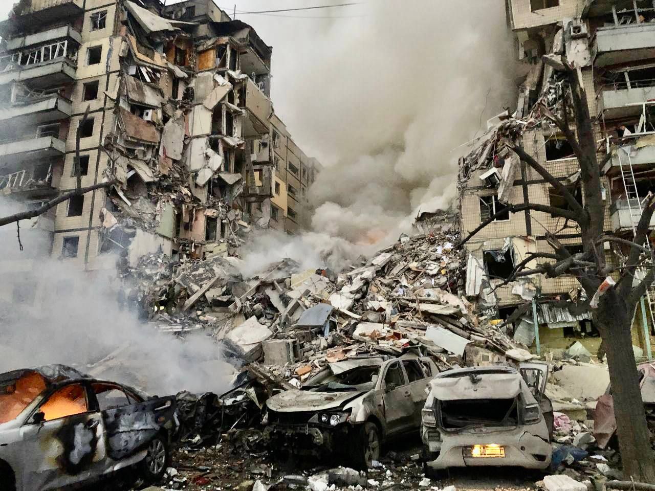 Удар по дому в Днепре 14.01.2023 - сколько пострадавших, реакция мира - детали атаки - 24 Канал