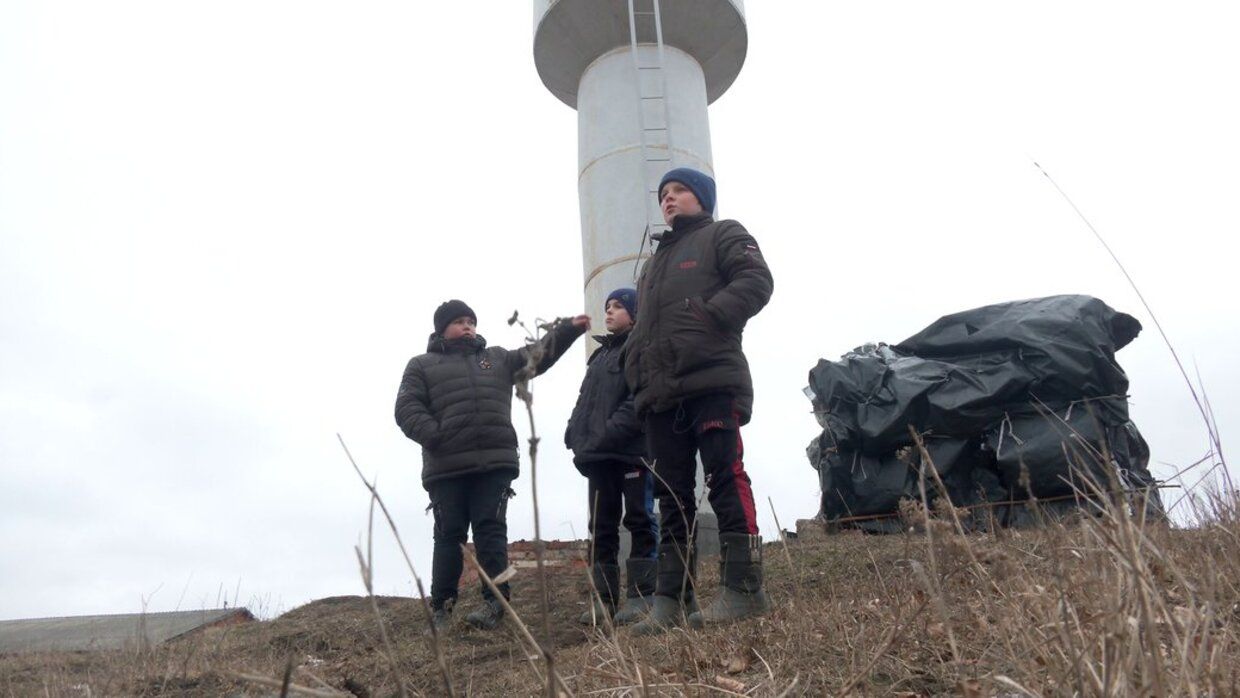 Навчання на Харківщині - діти побудували курінь на горі, аби вчитися - 24 Канал - Освіта Навчання на Харківщині - діти побудували курінь на горі, аби вчитися - 24 Канал - Освіта