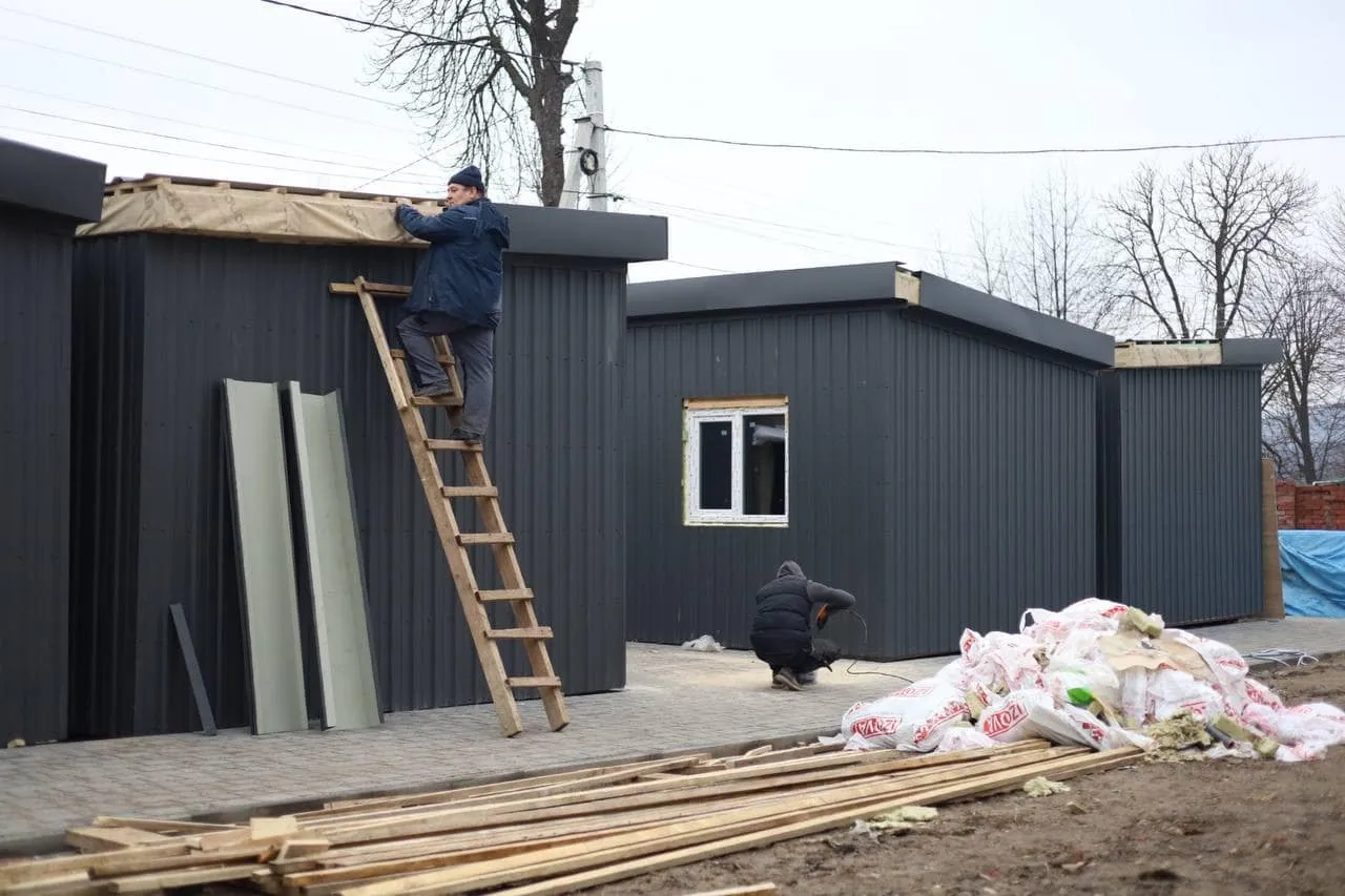 В Закарпатье завершается строительство модульных домов для переселенцев