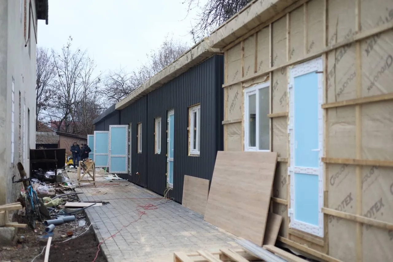 В Закарпатье завершается строительство модульных домов для переселенцев