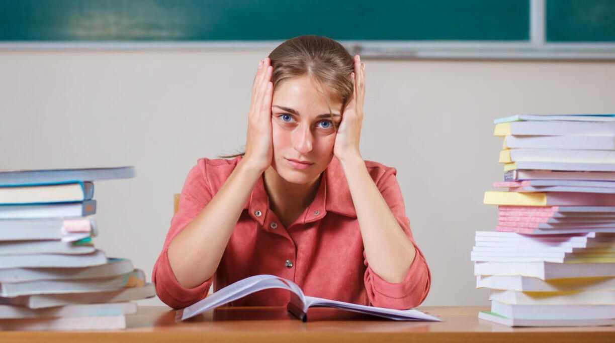 Зарплата вчителя 2023 - чи зменшать педагогам оплату через скорочення тривалості уроків - Освіта Зарплата вчителя 2023 - чи зменшать педагогам оплату через скорочення тривалості уроків - Освіта