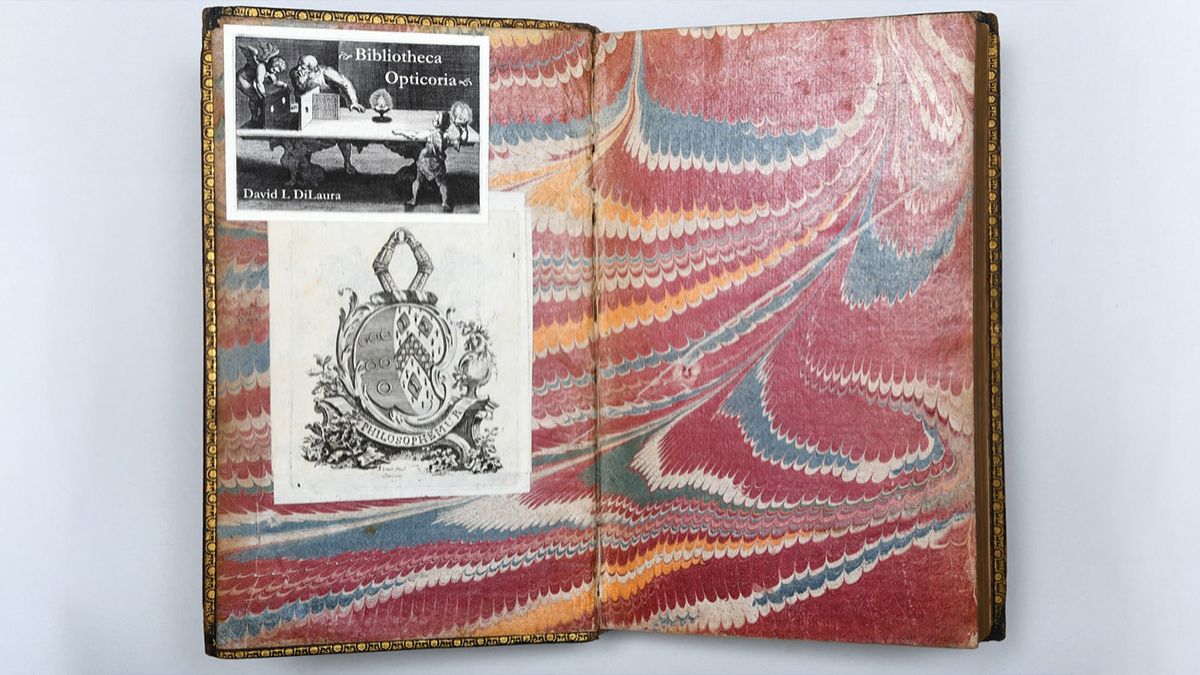 Колекціонер знайшов книгу Ньютона, яка належала самому вченому Колекціонер знайшов книгу Ньютона, яка належала самому вченому