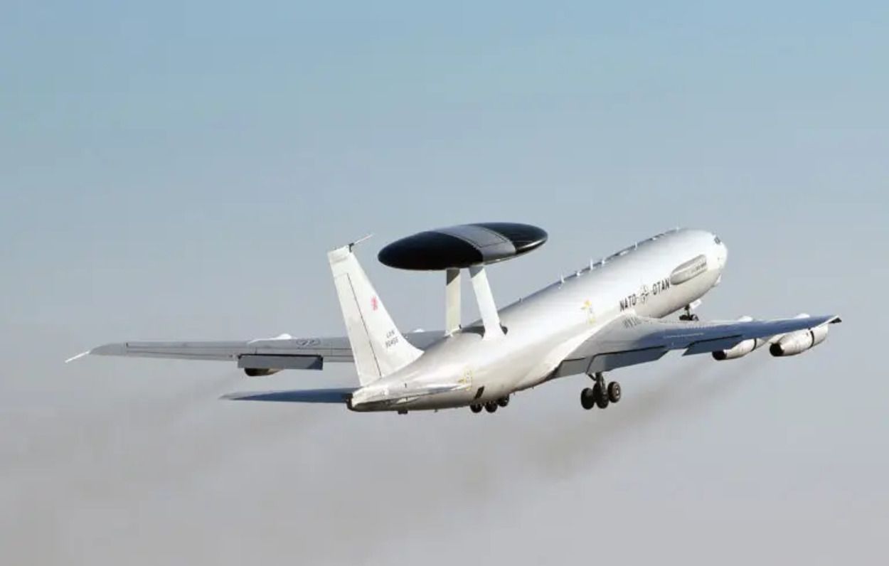 В Румынию прибыл самолет НАТО - Boeing E-3 Sentry будет следить за российскими войсками- 24 Канал В Румынию прибыл самолет НАТО - Boeing E-3 Sentry будет следить за российскими войсками- 24 Канал