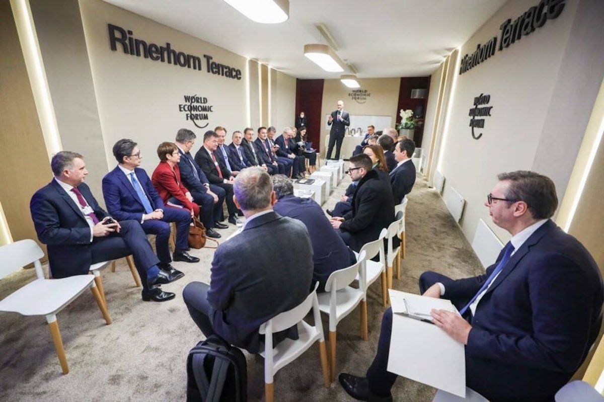 Вучич сидел отдельно во время форума в Давосе - сеть разразилась шутками о президенте Вучич сидел отдельно во время форума в Давосе - сеть разразилась шутками о президенте