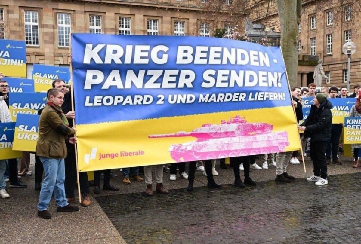 Німці закликають владу надати Києву "леопарди" Німці закликають владу надати Києву "леопарди"