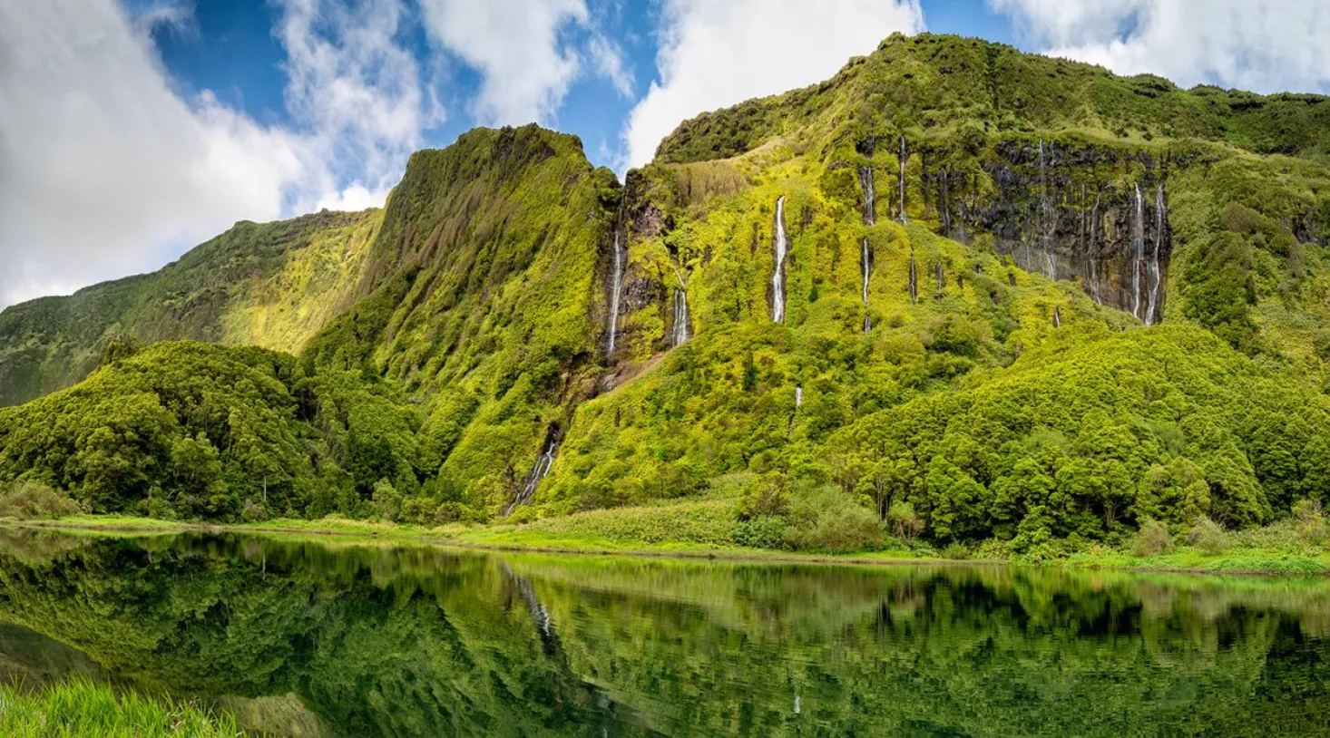 Острів Флорес на Азорах Острів Флорес на Азорах