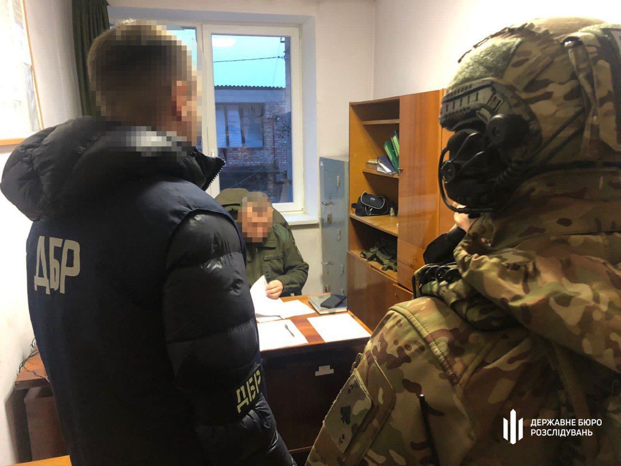 На Львівщині ДБР викрило на хабарництві начальника військкомату - 24 Канал На Львівщині ДБР викрило на хабарництві начальника військкомату - 24 Канал