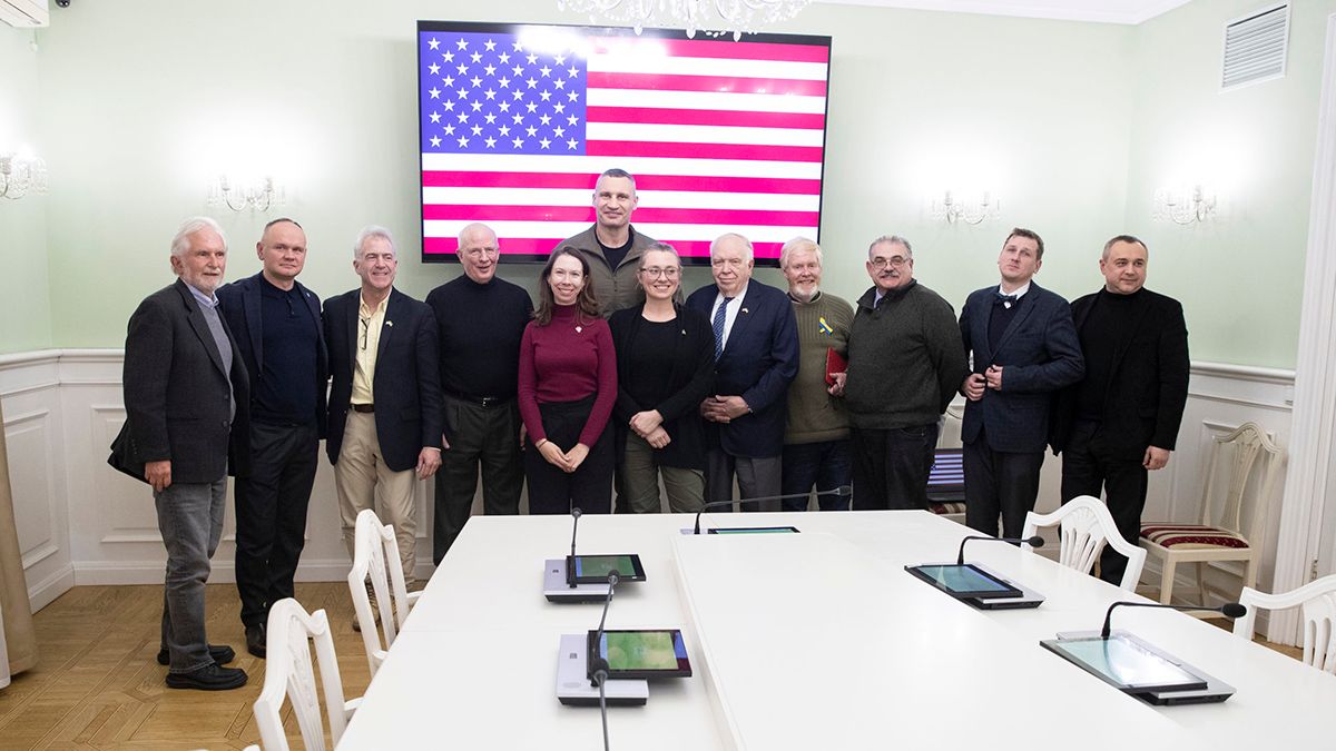 Кличко встретился с группой старших советников Конгресса США и призвал увеличить поставки оружия Кличко встретился с группой старших советников Конгресса США и призвал увеличить поставки оружия