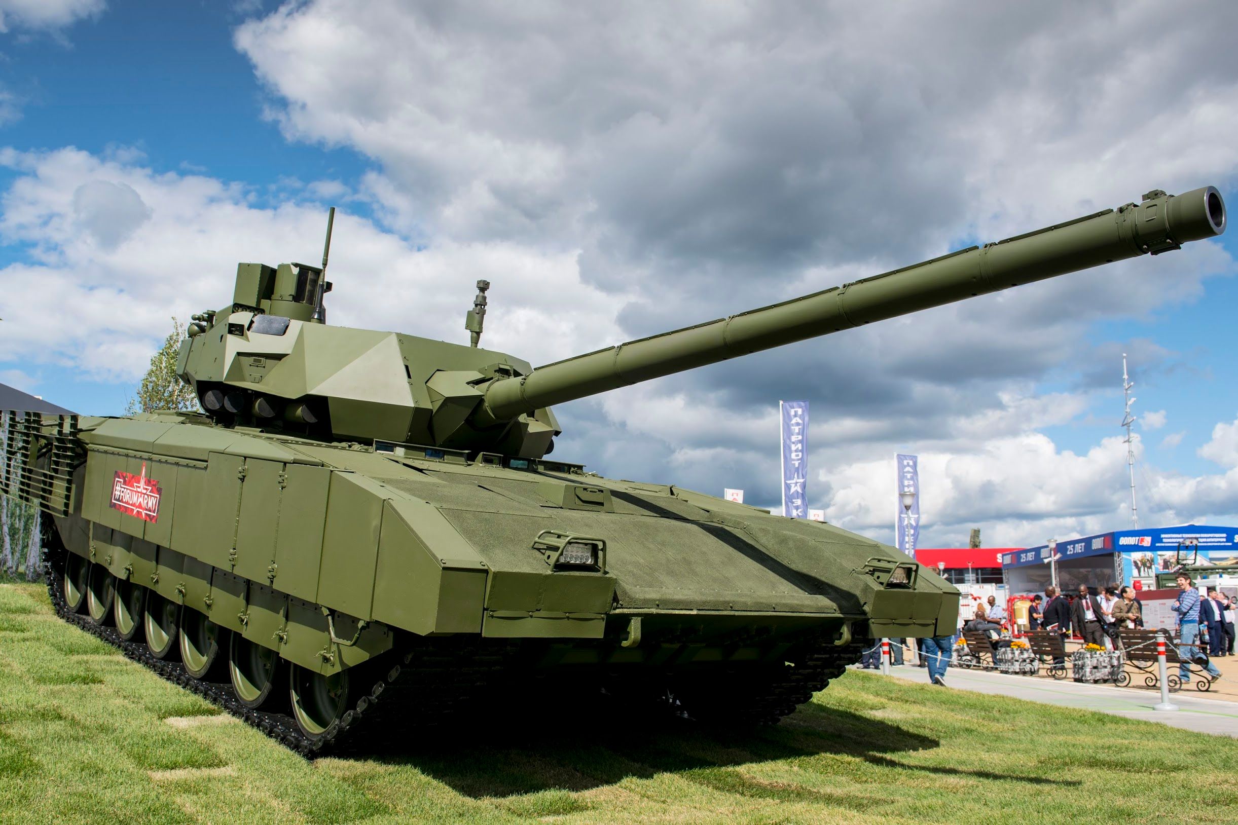 Танк Т-14 Армата заглох під час парада Танк Т-14 Армата заглох під час парада