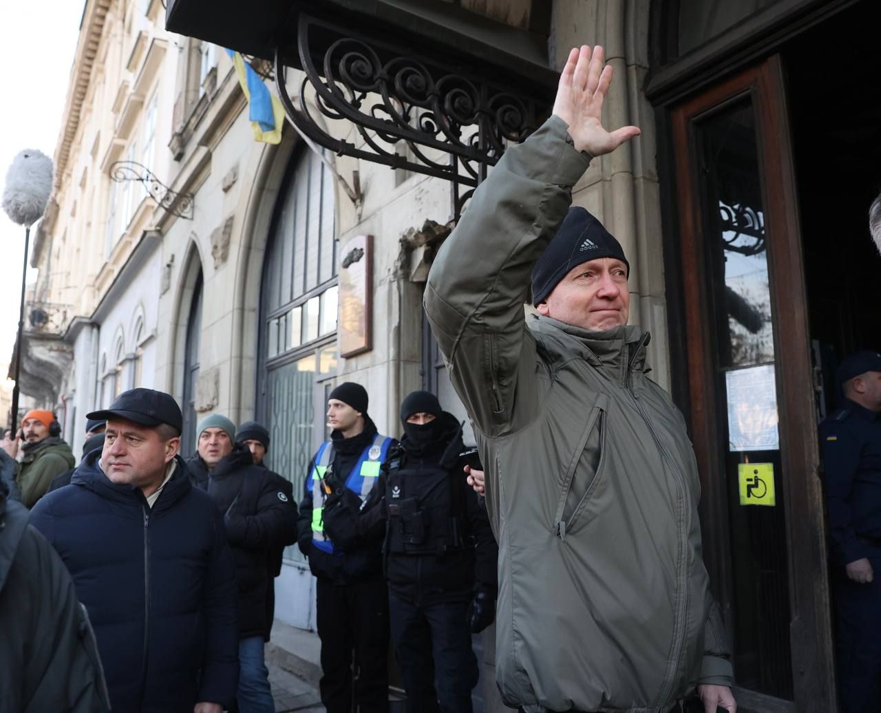 Во Львов приехали 30 мэров, чтобы поддержать Атрошенко: заседание суда перенесли - 24 Канал